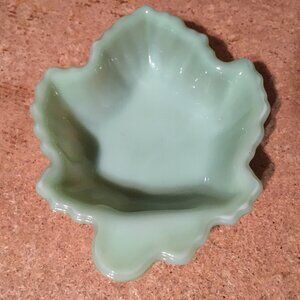 VINTAGE FIRE KING JADEITE GREEN GLASS MAPLE LEAF CANDY TRINKET DISH